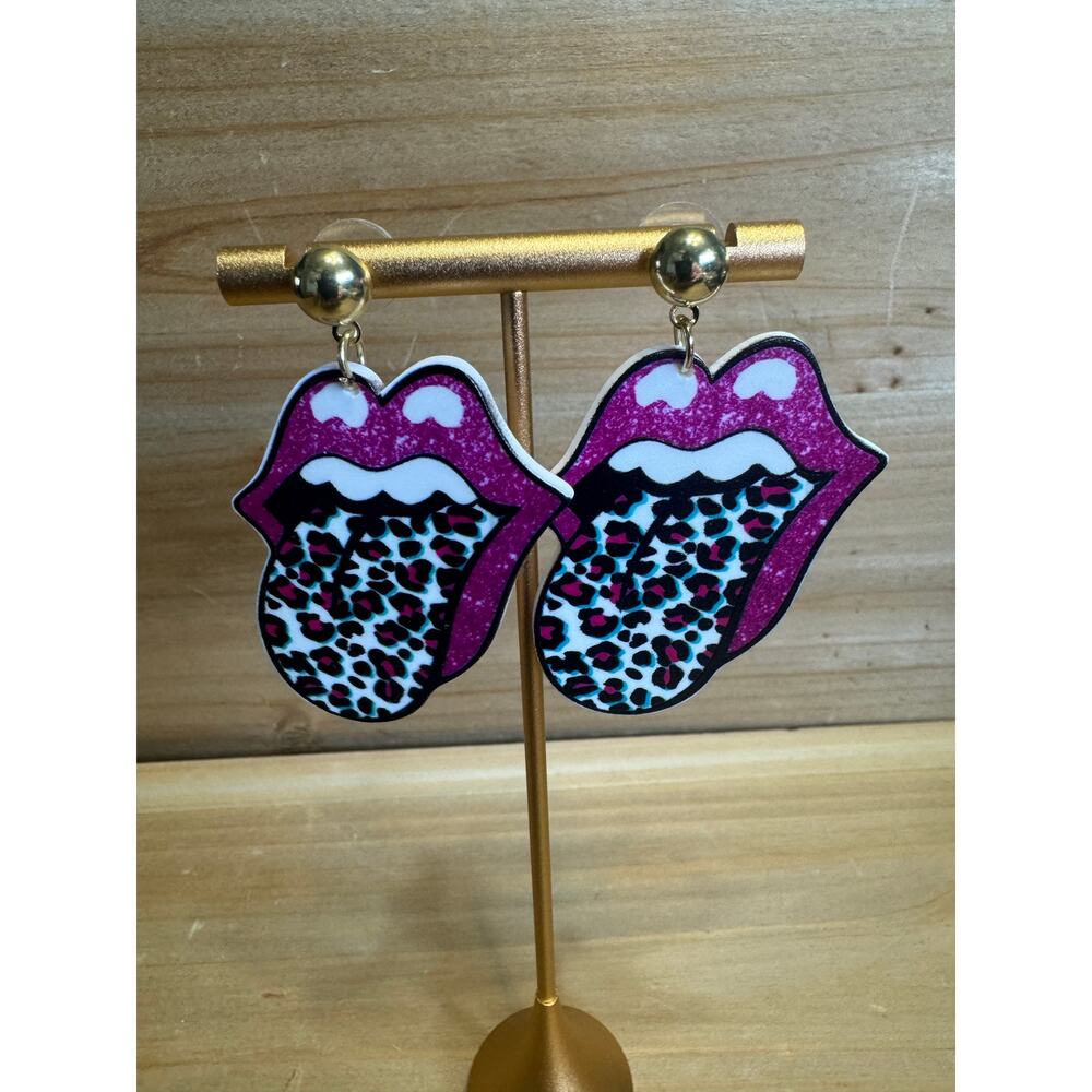 Purple lip and cheetah print earrings New without tag
